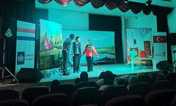 Afşin ve Göksun’da miniklere tiyatro keyfi: Ronnie – Göldeki Fısıltı sahnelendi