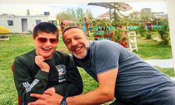 8 Yıldır Tek Başına Engelli Oğluna Babalık ve Annelik Yapıyor