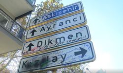 Ankara’da sosyal medyada viral olan ‘Kızılay’ tabelası 3’üncü kez yenilendi