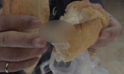 Aldığı ekmekten bakın ne çıktı: Neye uğradığını şaşırdı!