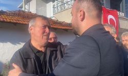 Şehit babası MHP’li başkana sarılıp "Beni Devlet Bahçeli’ye götürün" dedi