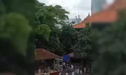 Camide cuma namazı sırasında patlama yaşandı; 54 yaralı