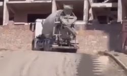 Kahramanmaraş'ta beton mikseri harcı yola dökerek ilerledi