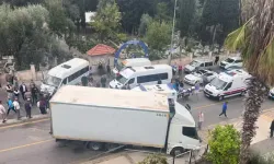 Midibüs ile kamyon çarpıştı; 22'si öğrenci, 23 yaralı