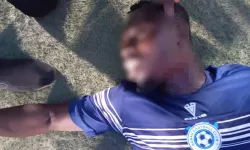 Taraftar Futbolcunun Boğazını Kesti