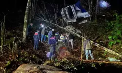 50 metreden dere yatağına devrilen TIR’ın şoförü, 4 saat sonra bulundu