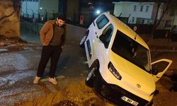Kahramanmaraş'ta bir otomobil daha çukura düştü