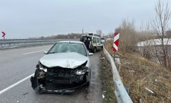 Bariyerlere Çarpan Araçtan İnenlere Otomobil Çarptı: 5 yaralı