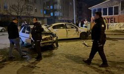 Kayseri’de İki Otomobilin Çarpışması: 2’si Yaya 4 Kişi Yaralandı