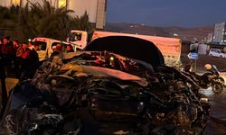 Kontrolden Çıkan Vinç Kavşakta Dehşet Saçtı: 6 Araca Çarptı, 7 Yaralı