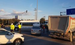 Öğrenci servisi ile otomobil çarpıştı: 7 yaralı