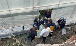 Antalya’da 7 metrelik duvardan düşen çiftçiyi itfaiye ekipleri kurtardı