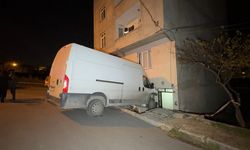 Avcılar’da freni çekilmeyen minibüs evin duvarına çarptı: Çocuklar ölümden döndü