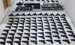 Bagajdan silah deposu çıktı: 90 ruhsatsız tabanca ele geçirildi