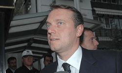 Cem Uzan kimdir, kaç yaşında, nerede yaşıyor? Serveti ve hakkında merak edilenler