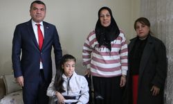 Devlet Bahçeli’den Diyarbakırlı engelli kıza tekerlekli sandalye sürprizi