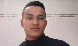 Devrilen motosikletin sürücüsü uyarı tabelasına çarpıp su kanalına düşerek öldü