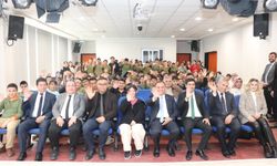 Erhan Baydur, Dulkadiroğlu Cumhuriyet Ortaokulu'nda öğrencilere başarıyı anlattı