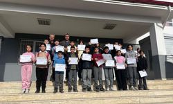 Esentepe Ortaokulu'nda başarılı öğrenciler belgeyle ödüllendirildi