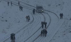 Hakkari Yüksekova yoğun kara teslim oldu