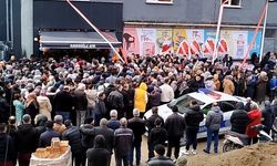 İş yeri açılışında 19 liralık ürünler için yapılan indirim izdihama sebep oldu