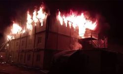 Hatay’da işçilerin kaldığı konteyner alevlere teslim oldu