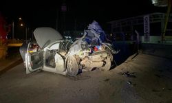 Menteşe’de tıra arkadan çarpan otomobil, hurda yığınına döndü: 1 ölü, 1 ağır yaralı