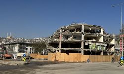 Kahramanmaraş’ta 10 Katlı İş Merkezi Yıkıldı