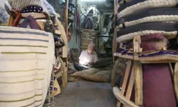 Kahramanmaraş’ta 60 yıllık semer ustası yok olmaya yüz tutan mesleğini yaşatıyor