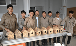 Kahramanmaraş’ta depremde hayatını kaybedenlerin ismi kuş evlerinde yaşatılıyor