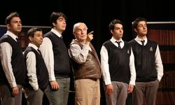 Kahramanmaraş'ta “Ölü Ozanlar Derneği” tiyatro sahnesinde izleyiciyle buluşuyor