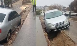 Kahramanmaraş'ta otomobil yolda oluşan çukura düştü