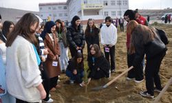 Kahramanmaraş’ta şehit 20 asker adına 20 fidan dikildi