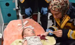 Karla kapanan yol açıldı, 7 aylık bebek hastaneye ulaştırıldı