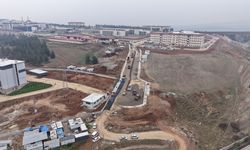 Kahramanmaraş'ta Yeni Yurtlar İçin 2 Kilometrelik Yol İnşa Ediyor