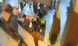 Otomobil Döner Salonuna Girdi: O Anlar Kamerada