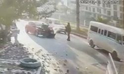 Polis memuruna çarpan sürücü gözaltına alındı: Kaza görüntüsünü sosyal medyada paylaştı