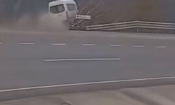 Tarım işçilerini taşıyan minibüsün şarampole uçtuğu kaza kamerada