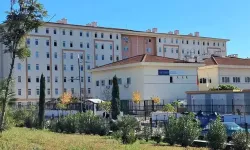 Tartıştığı 3 kişi tarafından bıçaklanan üniversite öğrencisi yaralandı