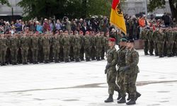 Yeni yılda 18 yaşındaki gençlere askerlik formu gönderilecek