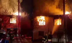 2 katlı ev alev alev yandı