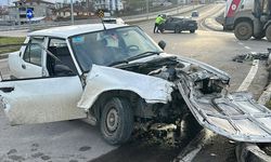 SUV araca çarpan Tofaş parçalandı: 2 yaralı