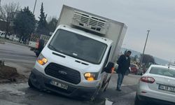 Kahramanmaraş'ta kamyonet çukura düştü