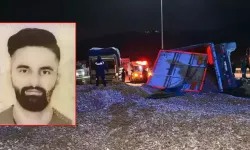 Bursa'da talaş yüklü TIR devrildi: 1 ölü