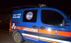 Evinin çatısından uçan parçaların üzerine düştüğü kadın öldü