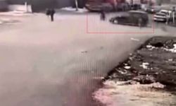 Gaziantep’te ilginç kaza: Hafif ticari araç motosiklete, motosiklet yayaya çarptı