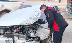 Kahramanmaraş Pazarcık’ta servis aracı ile otomobil çarpıştı: 2 yaralı