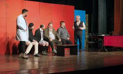 Deliriyorum Haberin Olsun tiyatro oyunu Kahramanmaraşlıları güldürdü