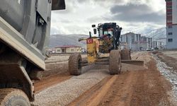 Elbistan’da Çamur Tepkisi Sonuç Verdi: Belediye Yol Sorununa Müdahale Etti