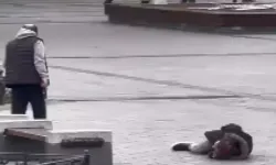 Fatih Mısır Çarşısı'nın girişinde silahlı saldırı; vurduğu kişinin başında bekledi